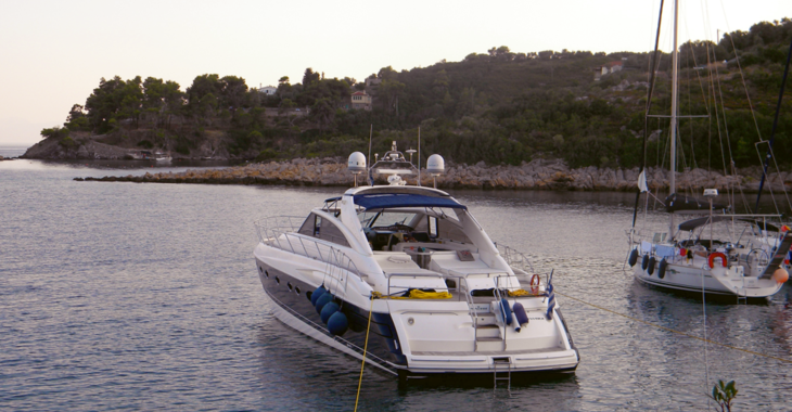 Chartern Sie yacht in Marina Skiathos  - Princess V65