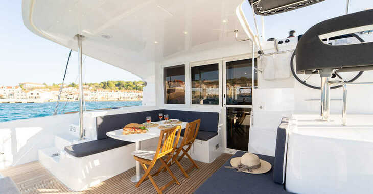 Rent a catamaran in Marina Mandalina - Lagoon 40 - 4 + 2 cab 