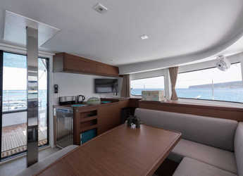 Rent a catamaran in Puerto Banús - Lagoon 42 Version 3 Cabinas Full Equipe