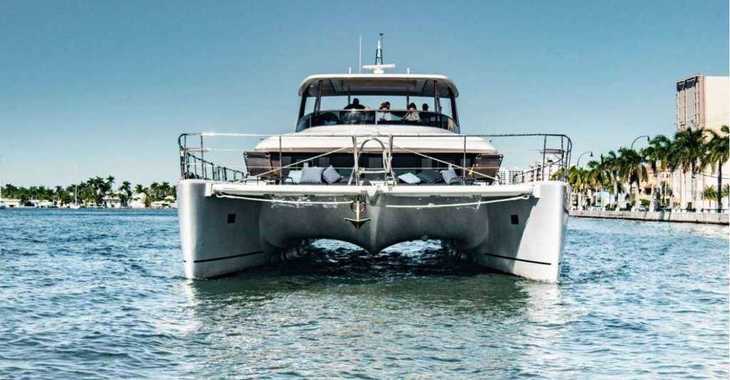 Rent a power catamaran  in American Yacht Harbor - Lagoon 63