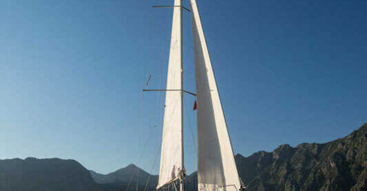 Rent a sailboat in Porto Montenegro - Oceanis 45 (3 cabins)
