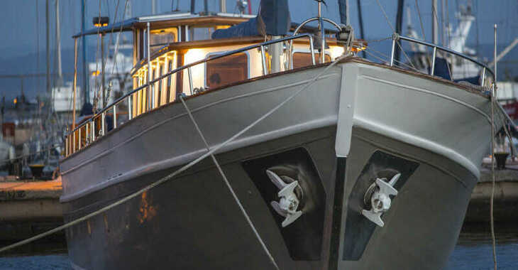 Rent a schooner in Alimos Marina - Greek Motorsailer