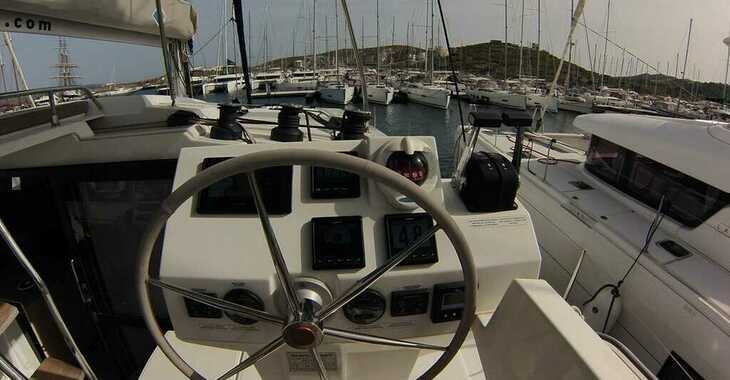 Rent a catamaran in Lavrion Marina - Astréa 42