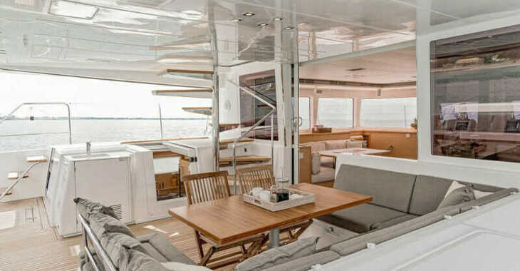 Rent a catamaran in Lavrion Marina - Lagoon 560