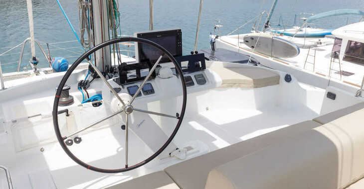 Rent a catamaran in Lavrion Marina - Lagoon 52