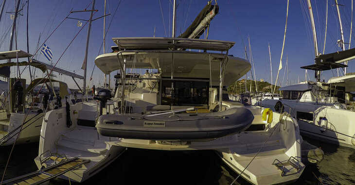Rent a catamaran in Lavrion Marina - Lagoon 42