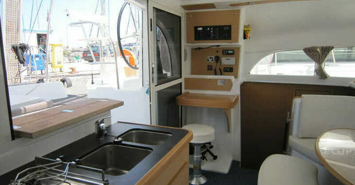 Rent a catamaran in Lavrion Marina - Lagoon 380