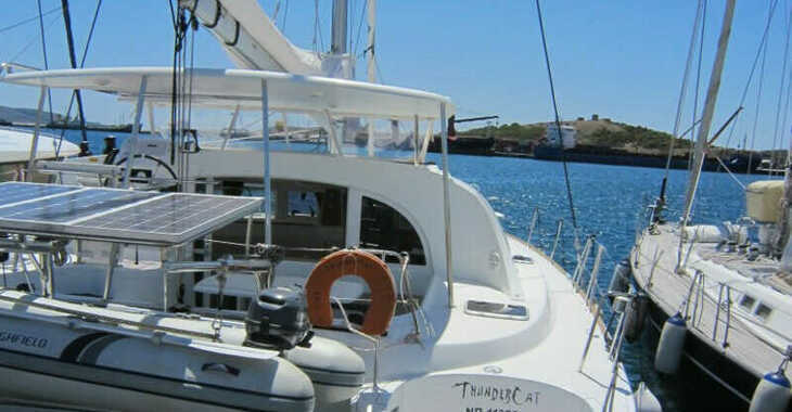 Rent a catamaran in Lavrion Marina - Lagoon 380
