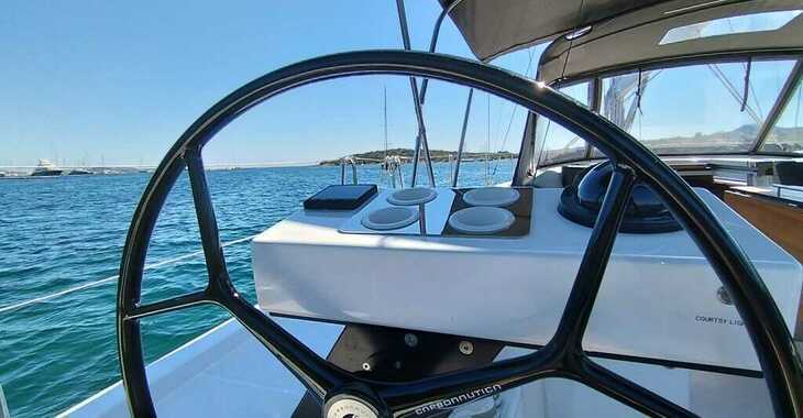 Rent a sailboat in Marina di Portisco - Dufour 530 Owner's Version