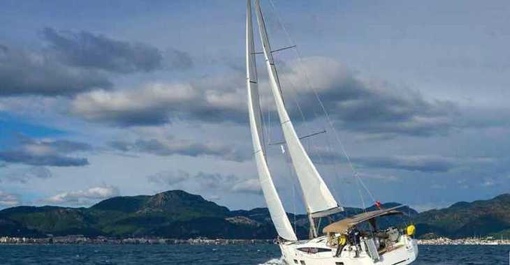 Rent a sailboat in Paros Marina - Sun Odyssey 519 - 5 + 1 cab.