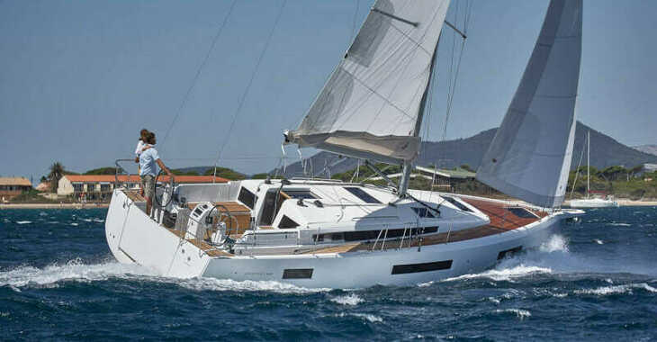 Chartern Sie segelboot in Marina Le Marin - Sun Odyssey 440