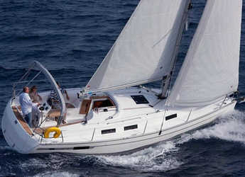 Rent a sailboat in Punta Ala - Bavaria 32 Cruiser