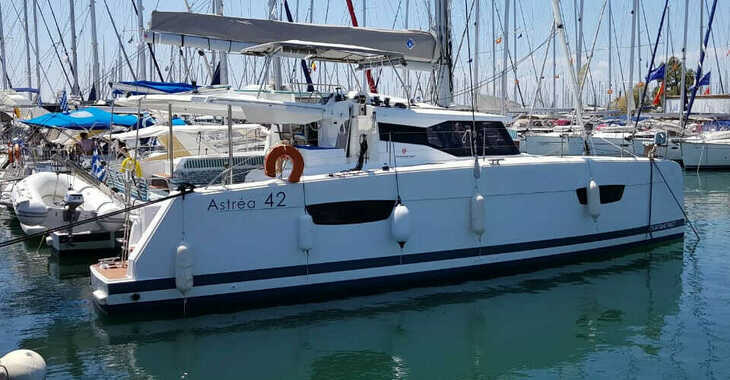 Louer catamaran à Marina Gouvia - Astréa 42
