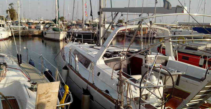 Chartern Sie segelboot in Marina Gouvia - Oceanis 41