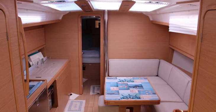 Rent a sailboat in Lefkas Marina - Dufour 390 Grand Large
