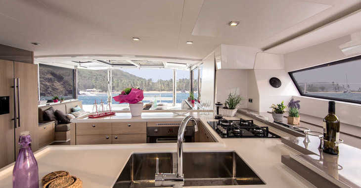 Rent a catamaran in Porto Olbia - Bali 5.4