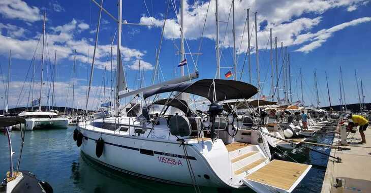 Rent a sailboat in Marina Baotić - Bavaria Cruiser 51 