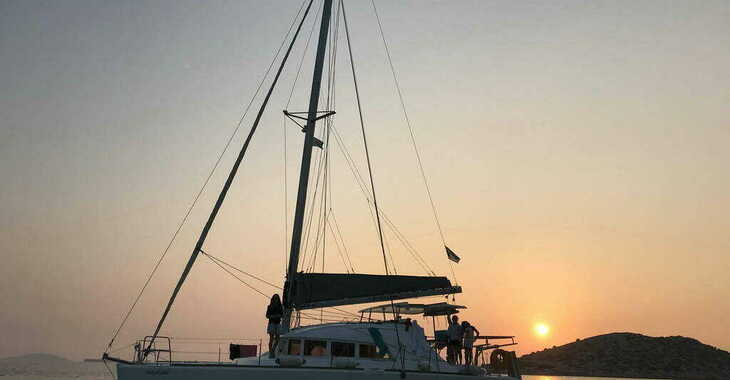 Louer catamaran à Alimos Marina - Lagoon 380