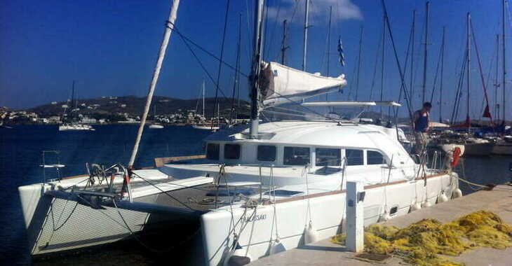 Rent a catamaran in Alimos Marina - Lagoon 380