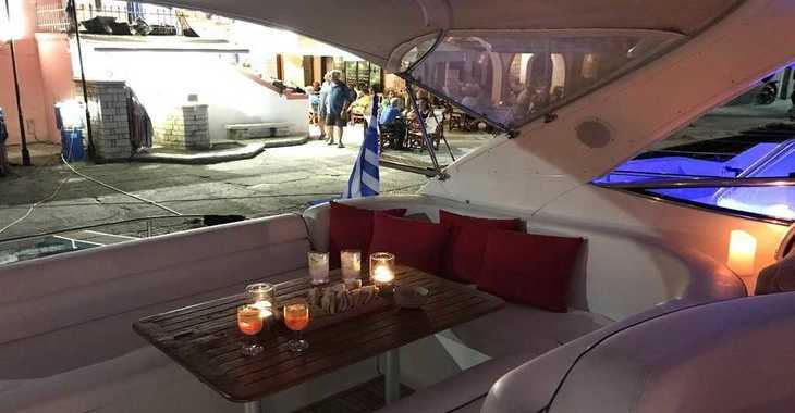 Chartern Sie motorboot in Marina Gouvia - Bavaria 42 Sport