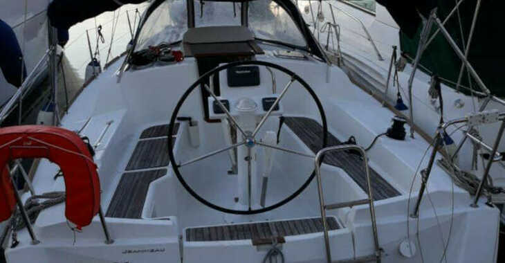 Rent a sailboat in Marina Gouvia - Sun Odyssey 33i