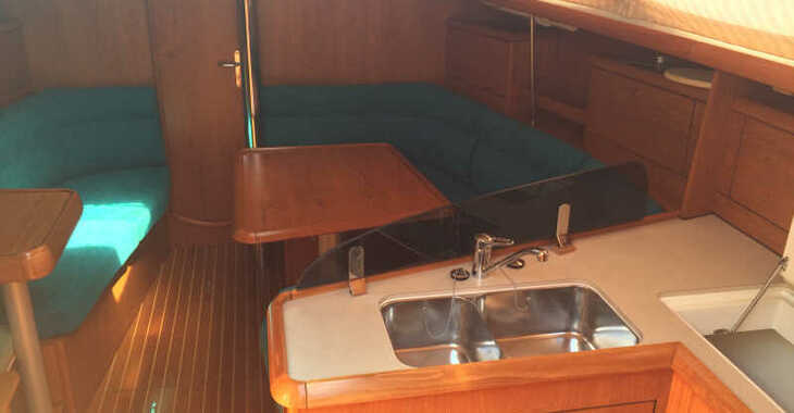 Rent a sailboat in Marina d'Arechi - Sun Odyssey 37