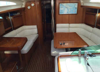 Rent a sailboat in Marina d'Arechi - Sun Odyssey 43 