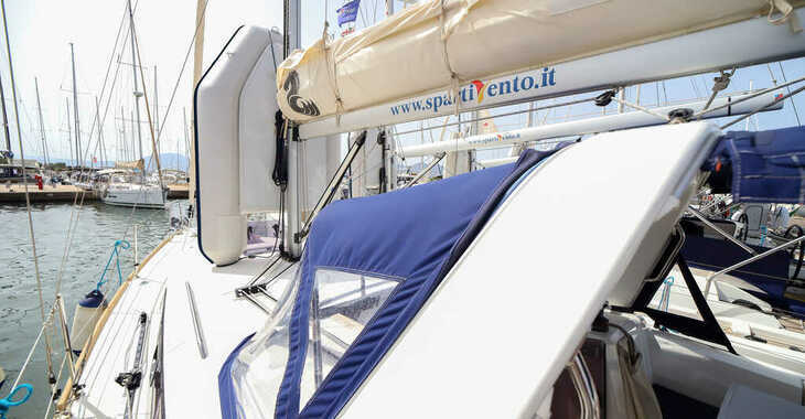 Rent a sailboat in Porto Olbia - Oceanis 35.1
