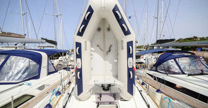 Rent a sailboat in Porto Olbia - Oceanis 35.1