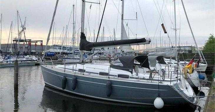 Rent a sailboat in Lemmer - Bavaria 37 Cruiser (2Cab)