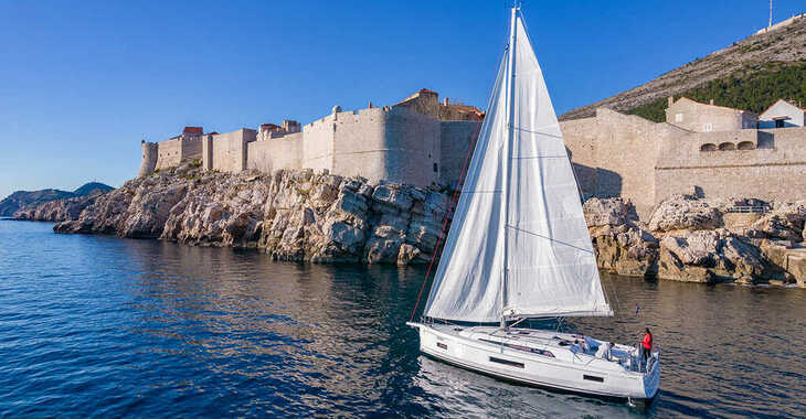 Rent a sailboat in ACI Marina Dubrovnik - Oceanis 40.1