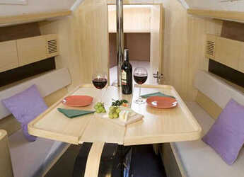 Rent a sailboat in Marina di Navene - Nautiner 30S Race