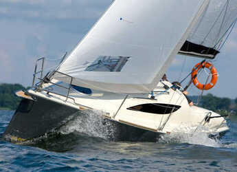 Rent a sailboat in Marina di Navene - Nautiner 30S Race