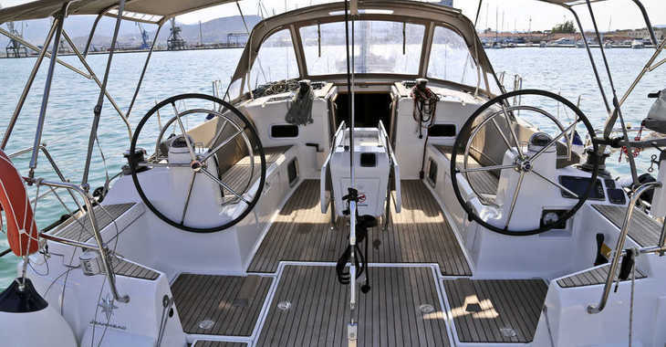 Rent a sailboat in Loutraki Harbour - Sun Odyssey 509
