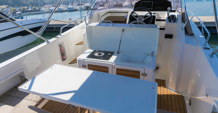 Louer bateau à moteur à Veruda - Pacific Craft 750 Sun Cruiser