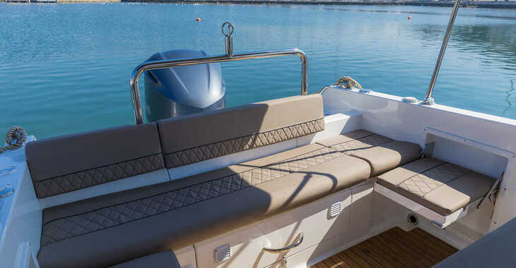 Rent a motorboat in Veruda - Pacific Craft 750 Sun Cruiser