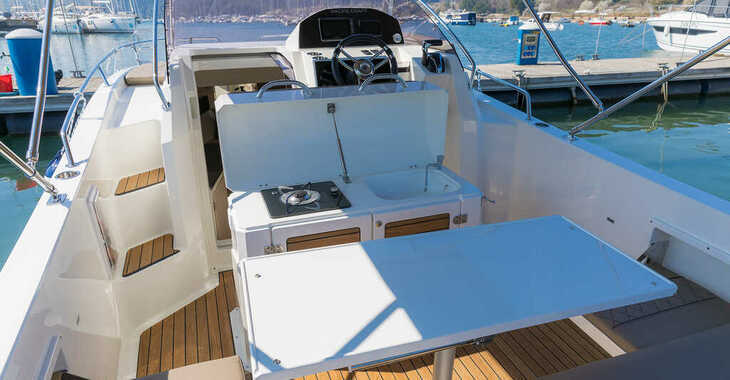 Chartern Sie motorboot in Veruda - Pacific Craft 750 Sun Cruiser