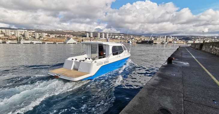 Rent a motorboat in Novigrad - AC DC Daycruiser 12.0