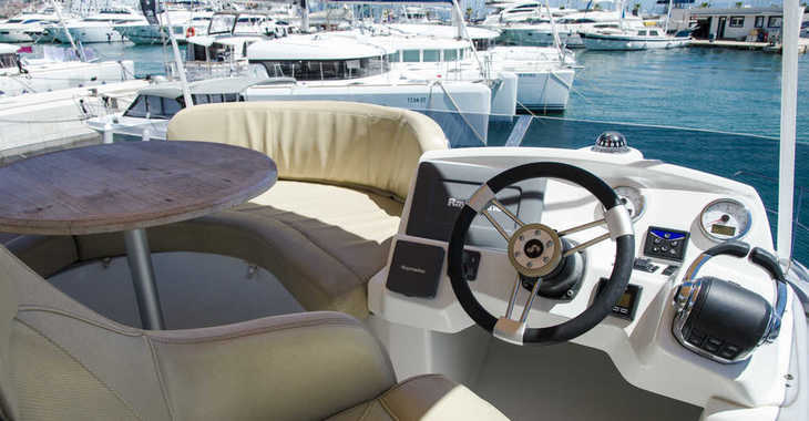 Rent a motorboat in Marina Polesana - Antares 36