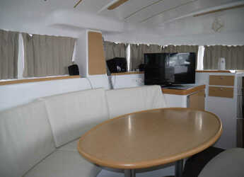 Chartern Sie katamaran in Salamis Yachting Club - Lagoon 380 s2