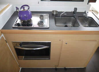 Chartern Sie katamaran in Salamis Yachting Club - Lagoon 380 s2