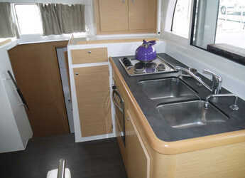 Chartern Sie katamaran in Salamis Yachting Club - Lagoon 380 s2