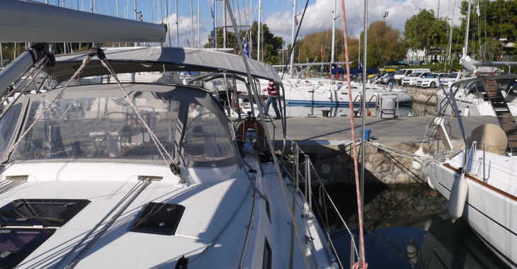 Rent a sailboat in Salamis Yachting Club - Bavaria 45 Cruiser