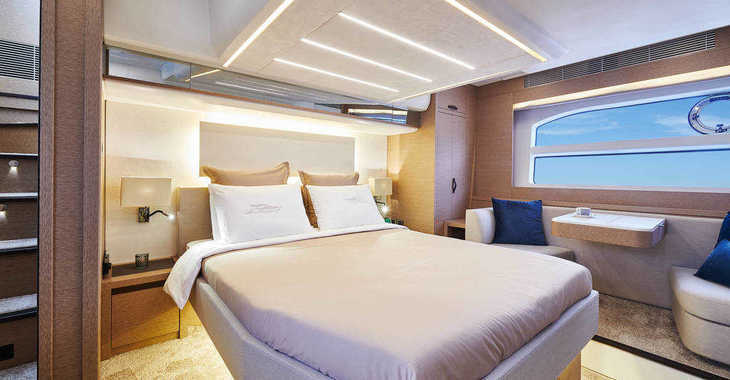 Chartern Sie yacht in Marina Lav - Prestige 590 Fly