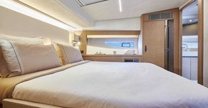 Chartern Sie yacht in Marina Lav - Prestige 590 Fly