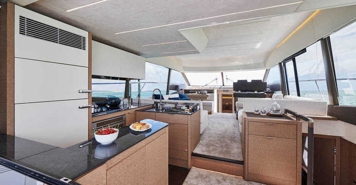 Chartern Sie yacht in Marina Lav - Prestige 590 Fly