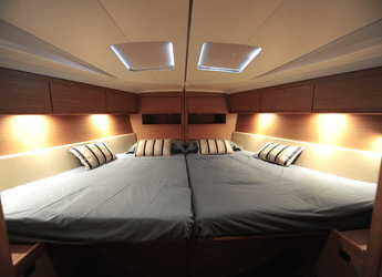 Rent a sailboat in Porto Capo d'Orlando Marina - Sun Odyssey 49i