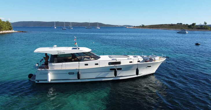 Chartern Sie motorboot in SCT Marina Trogir - Delphia Escape 1350