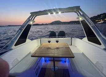 Rent a motorboat in Marina d'Arechi - Joker Clubman 28