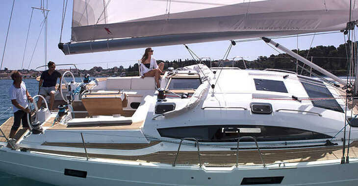 Chartern Sie segelboot in Porto di San Benedetto dil tronto  - Elan 494 Impression